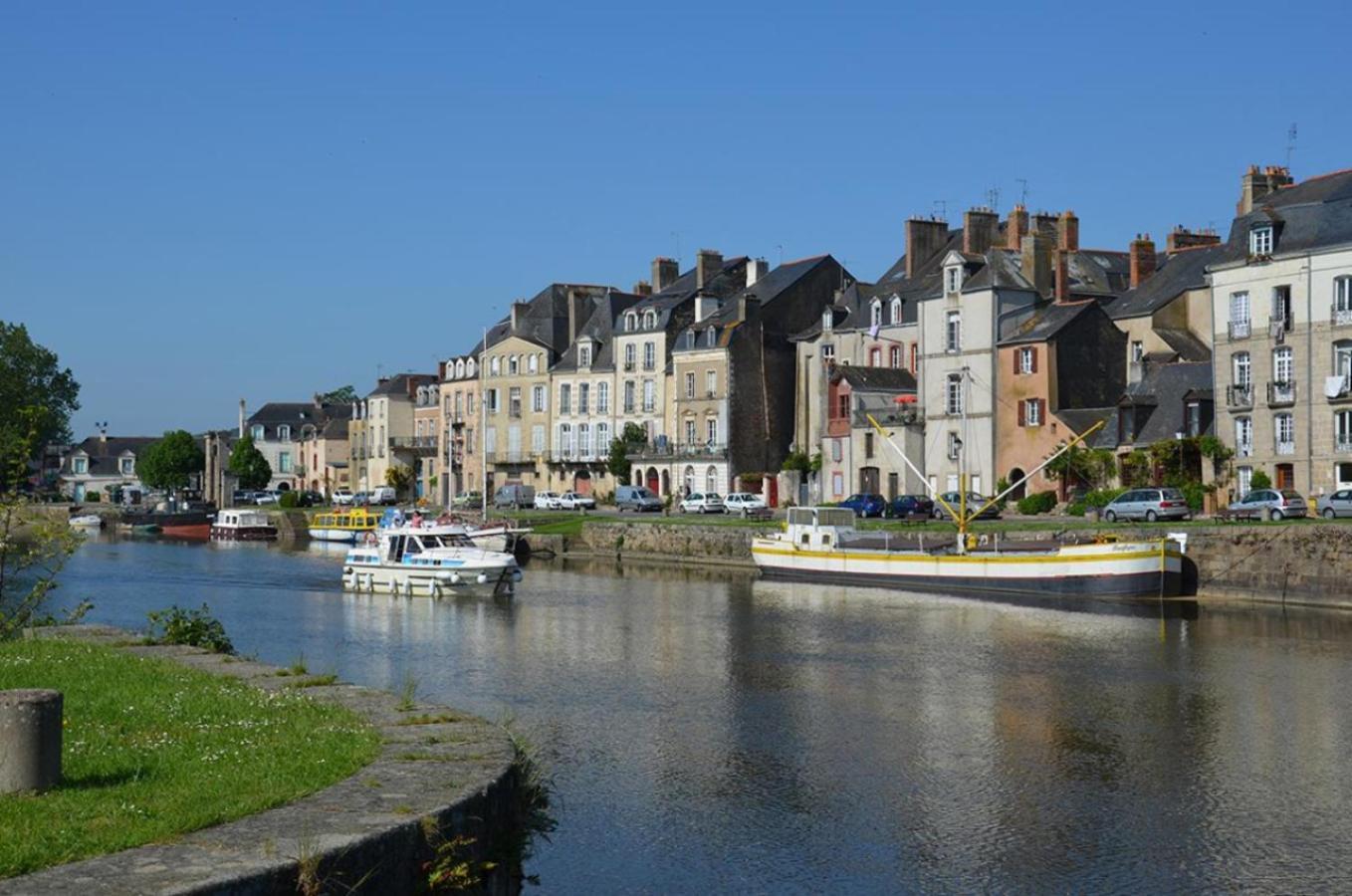 Spacieux T3 Lumineux Dans Quartier Historique Avec Wifi Redon Kültér fotó